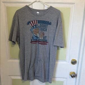 (1715) Two Old Goats Men’s Patriotic Gray Graphic Tee, Size: XL